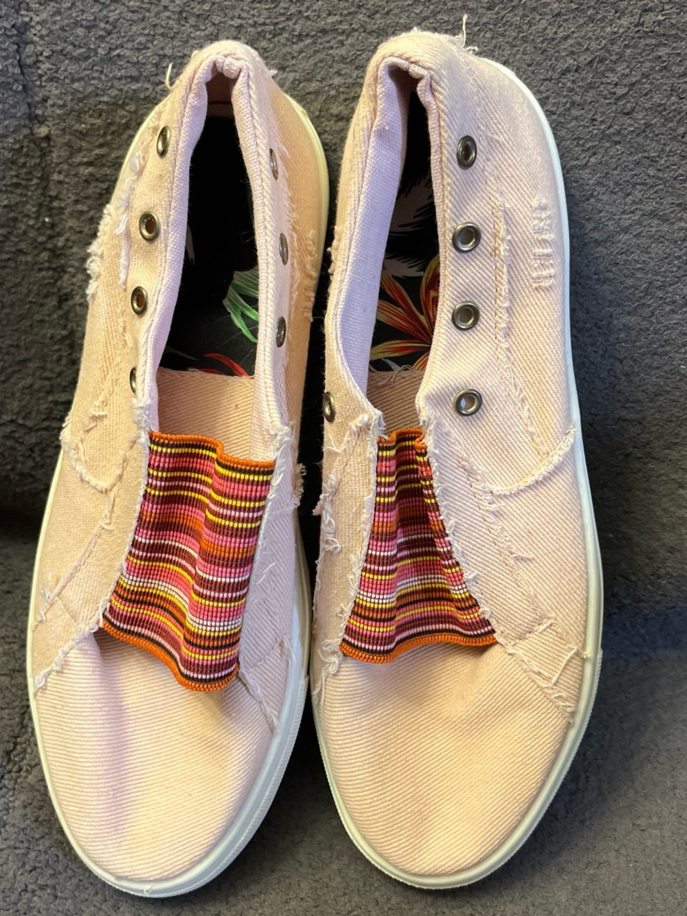 Casual Women's Slip-On Canvas Sneakers in Light Pink